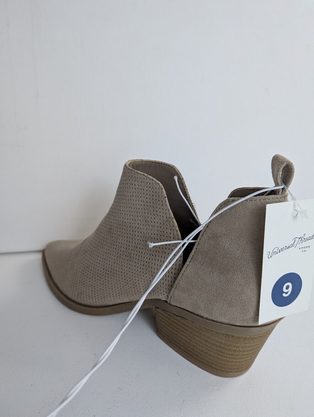 New Universal Thread Women's Cari Slip-On Cut Out Ankle Bootie Taupe Size 9 Boho - Picture 4 of 7
